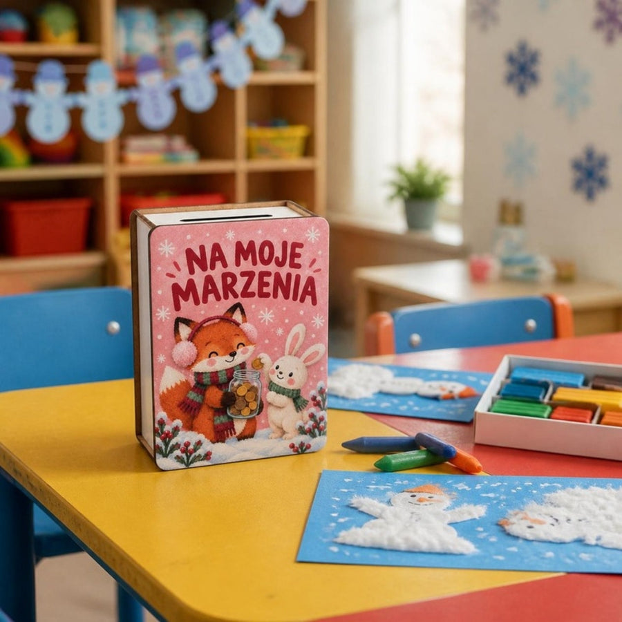 Skarbonka z lisiczką w sali przedszkolnej – upominek na Mikołajki dla przedszkolaków