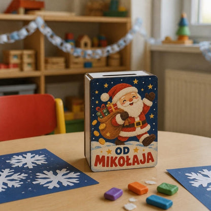 Skarbonka ze Świętym Mikołajem w sali przedszkolnej – upominek na Mikołajki